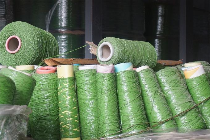 50mm litro haste dão forma à grama sintética para claro durável dos campos de futebol - verde